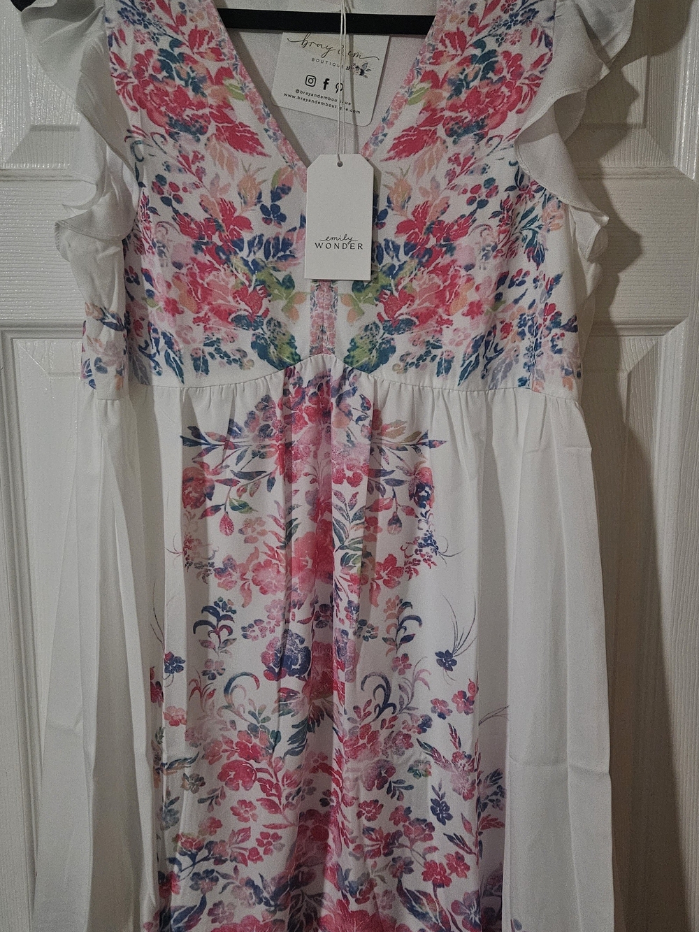 Emily Wonder White Floral V-Neck Casual Dress